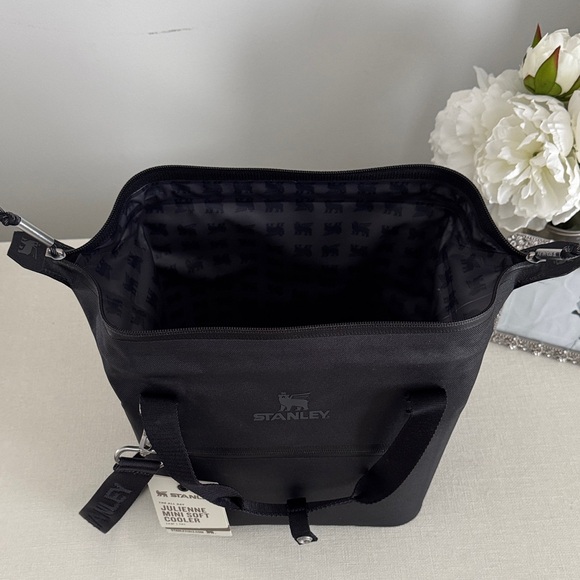New Stanley Julienne Mini Soft Cooler - Black Carry Cooler - Picture 11 of 16